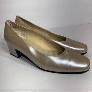 EUC 925 golden‎ tan pumps